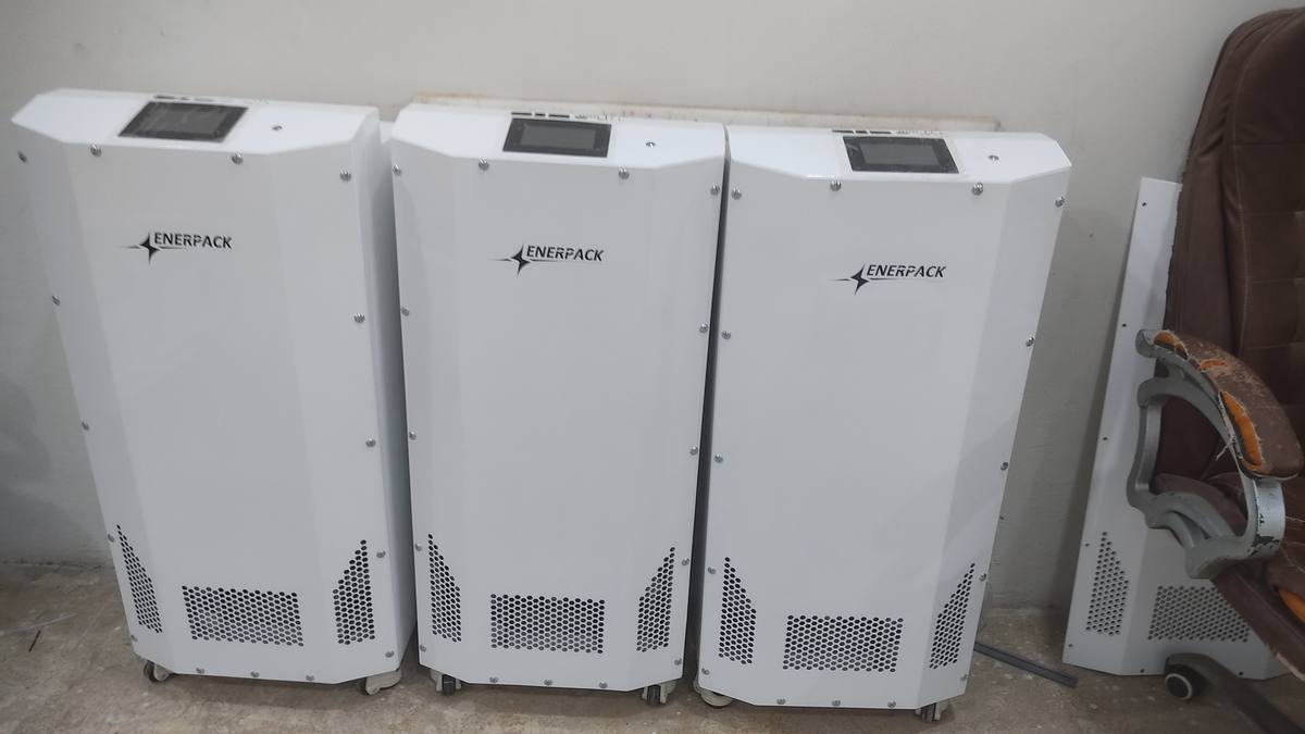 Three Enerpack units in parallel — 48kWh